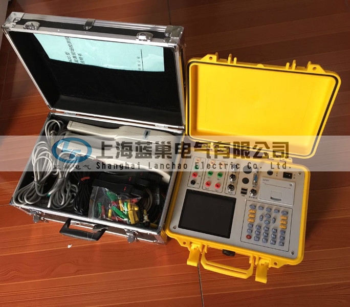 三相电能表现场校验仪采用大屏幕彩色液晶作为显示器，全中文图形化操作界面并配有汉字提示信息、多参量显示的液晶显示界面，人机对话界面友好，向量图显示及接线判断为检查电路的正确性提供了可靠的依据。